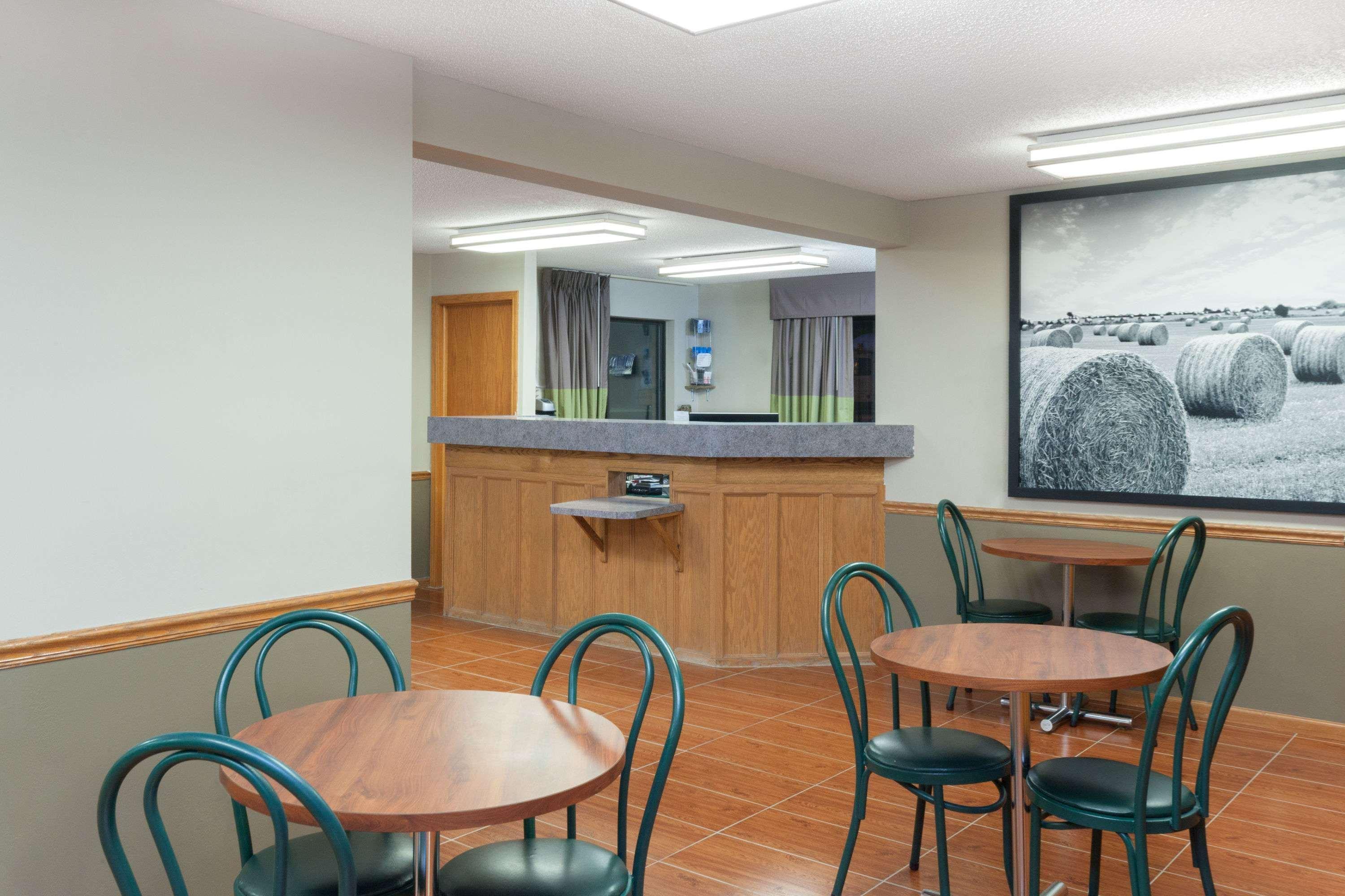 Hotel Super 8 By Wyndham Gilman Exterior foto