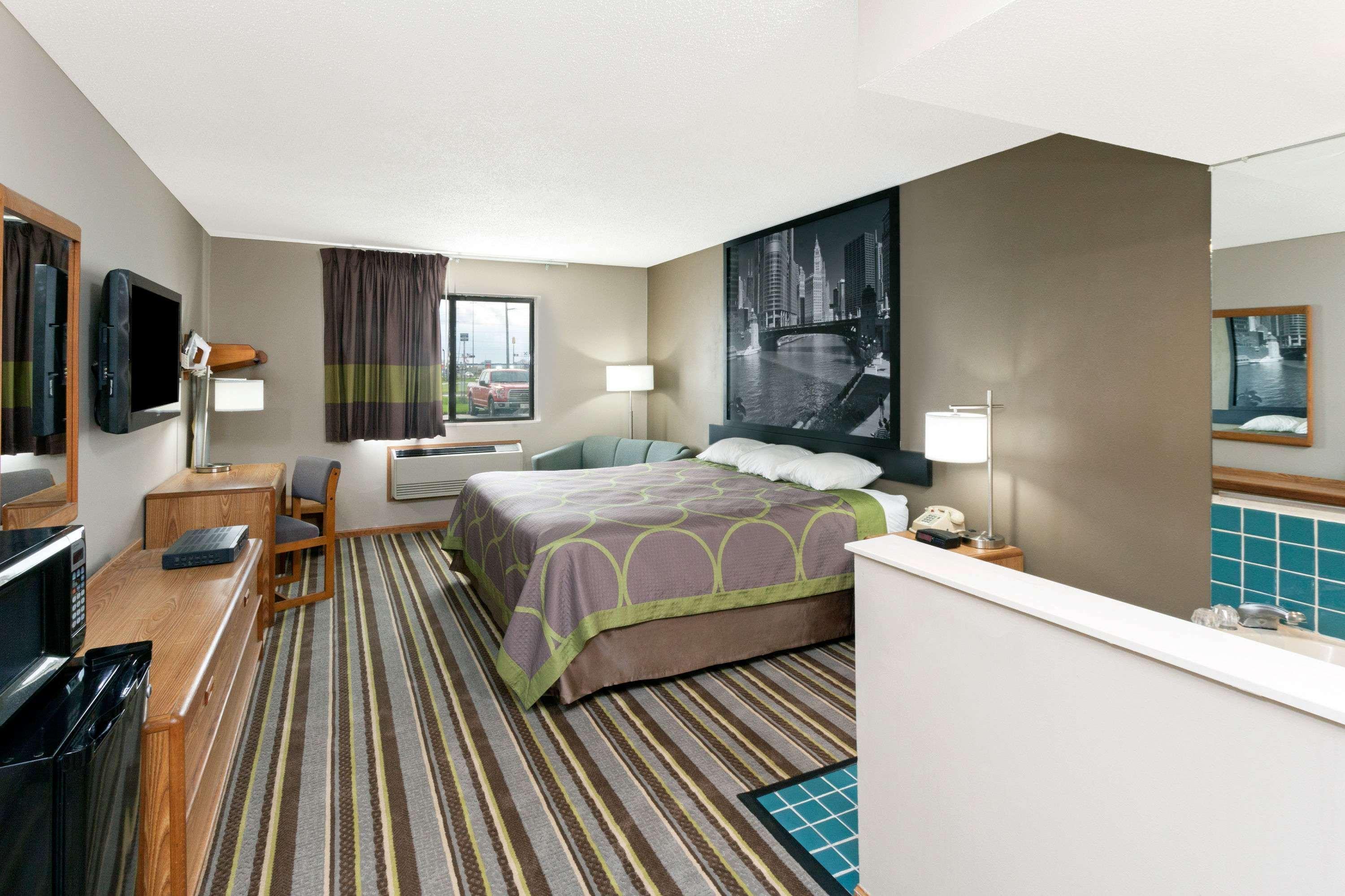 Hotel Super 8 By Wyndham Gilman Exterior foto